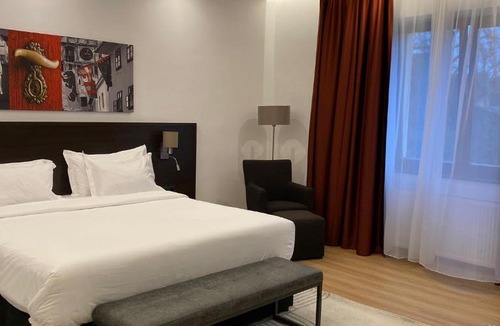 Center House | Republique