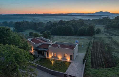 Katun Lindarski Villa | Residence Villa Manuela - Pool & Jacuzzi - Batlug