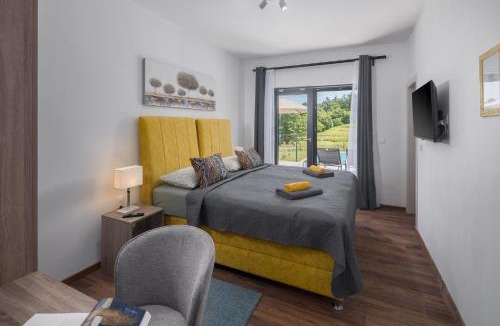 Katun Lindarski Villa | Residence Villa Manuela - Pool & Jacuzzi - Batlug