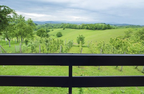 Cetingrad House | Rest & Retreat Eco Estate Dandelion with Hot Tub & Sauna