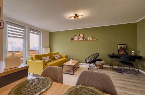Tirgu Mures Apartment | Rhapsody Home - Urban quiet area with Parking&King Bed&Balcony