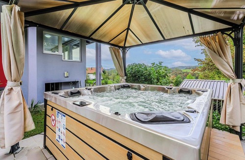 Karlovac House | Riverside House with Pool and Hot Tub, Karlovac, Croatia