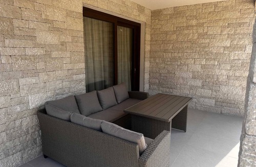 Borik Apartment | ROBI 2 One-Bedroom Apartment with Terrace (manji)