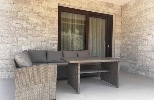 Borik Apartment | ROBI 2 One-Bedroom Apartment with Terrace (manji)