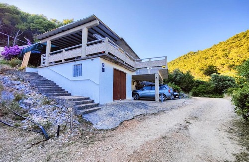 Bogomolje House | Robinson Dionis