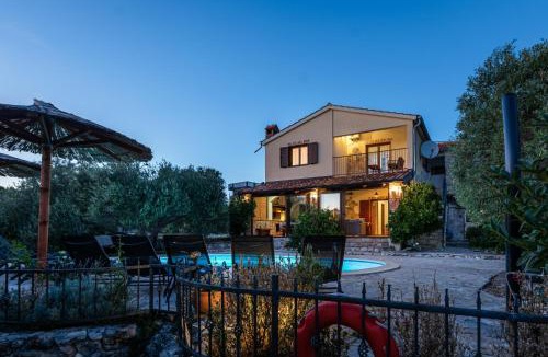 Rogoznica Villa | Rogoznička oaza 2 in Zečevo Rogozničko - Haus für 16 Personen