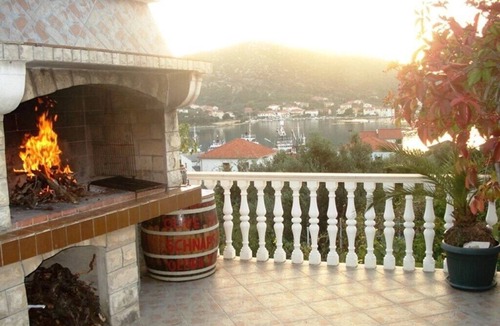 Vinisce Apartment | Romantic apartment with sea view Vinišće, Dalmatia