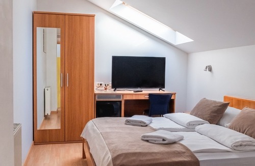 Izola Bed & Breakfast | Romantic attic 1/2 room