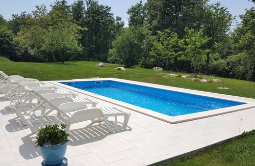 Gracisce Villa | Romantic Villa Angelina with a swimming pool and spacious garden. Pet friendly !