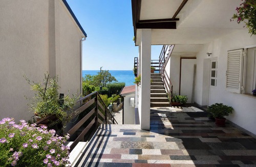 Zambratija Apartment | Room for two with private bath, near the sea, Zambratija, WiFi, parking