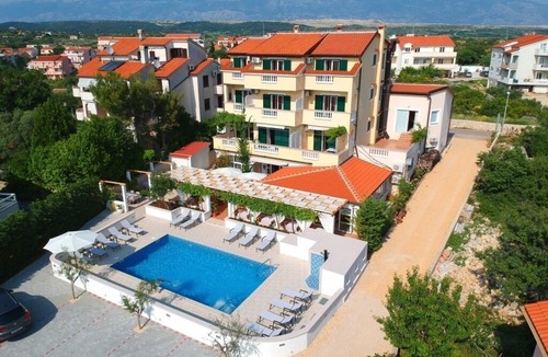 Zrce Bed & Breakfast | Room in Novalja with Air condition, WIFI (3764-9)