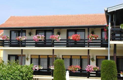 Vodice House | Room in Vodice with balcony, air conditioning, Wi-Fi (4826-3)
