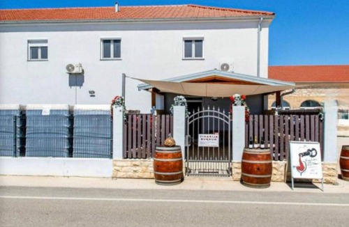 Cove Parja House | Rooms Burnum - Triple Room 1