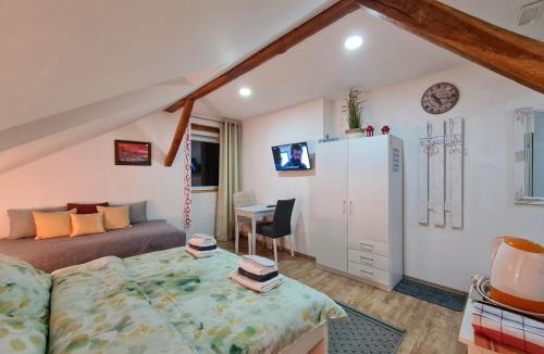 Slunj House | Rooms Garden