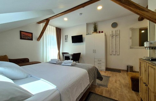 Slunj House | Rooms Garden