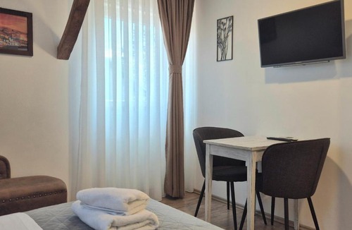 Slunj House | Rooms Garden