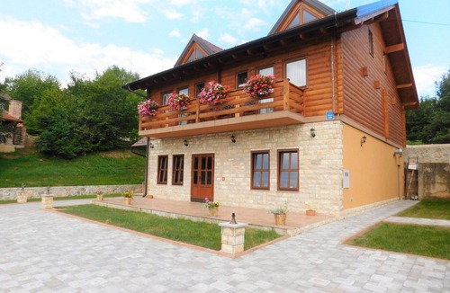 Grabovac Apartment | Rooms Ilija, (15146), Rakovica, hr