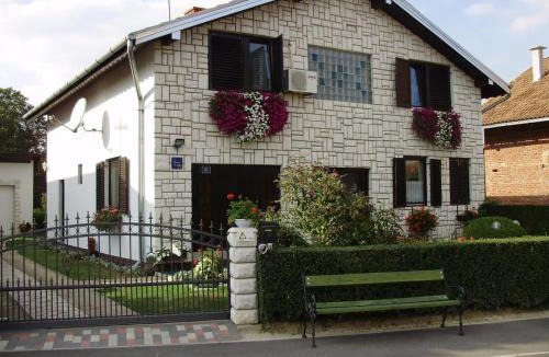 Knezevi Vinogradi House | Rooms with a parking space Knezevi Vinogradi, Baranja - 15024