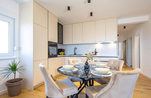 Batinici Apartment | Rosmarin holiday flat with balcony and lift