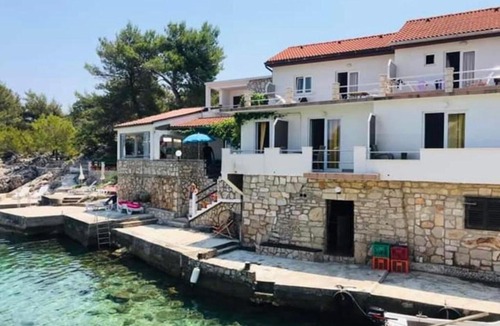 Pokrivenik House | Roso Seafront House