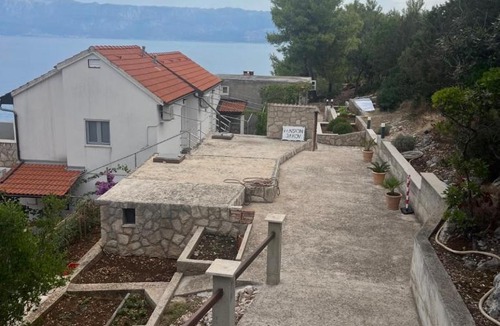 Pokrivenik House | Roso Seafront House