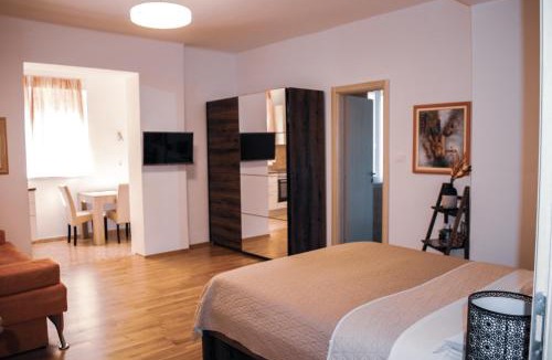 Split Apartment | Royal Deluxe