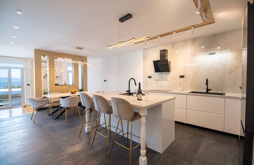 Znjan Apartment | Royal Lux Residence - with Spa and Sea View