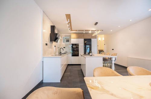 Znjan Apartment | Royal Lux Residence - with Spa and Sea View