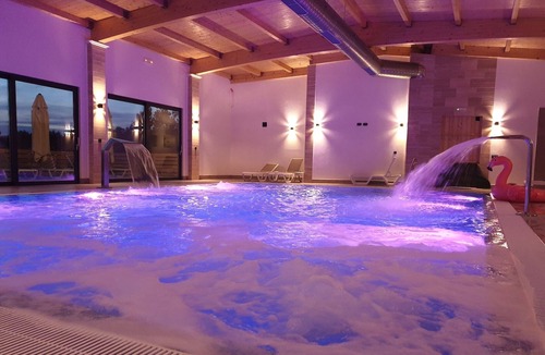 Sveti Filip i Jakov Apartment | Rubinić A6, 200m to the beach, indoor heated pool, 4 people, free WiFi, parking