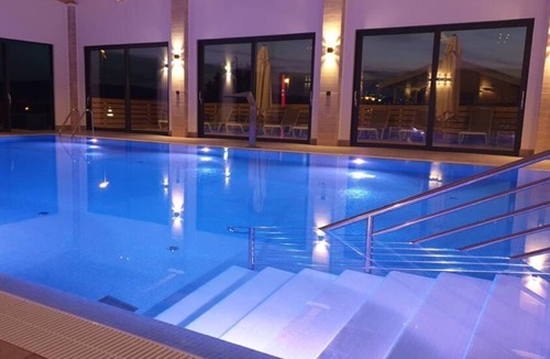 Sveti Filip i Jakov Apartment | Rubinić A6, 200m to the beach, indoor heated pool, 4 people, free WiFi, parking