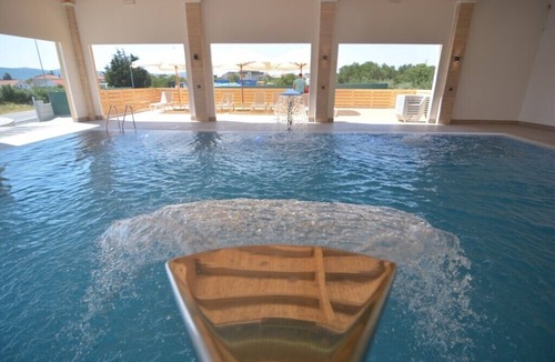 Sveti Filip i Jakov Apartment | Rubinić A8, 200m to the beach, indoor heated pool, 4 people, free WiFi, parking