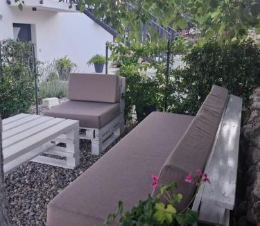 Vinisce House | Rural home Basin dvor with jacuzzi