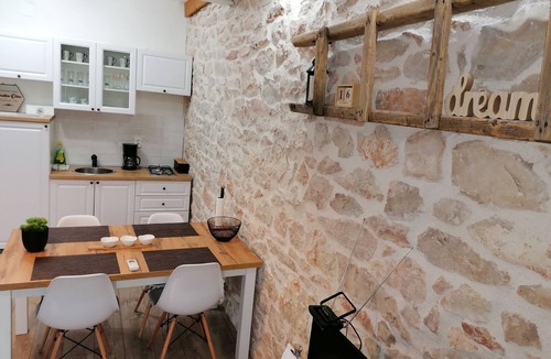 Drnis Apartment | Rustic apartment in rural village near Krka park