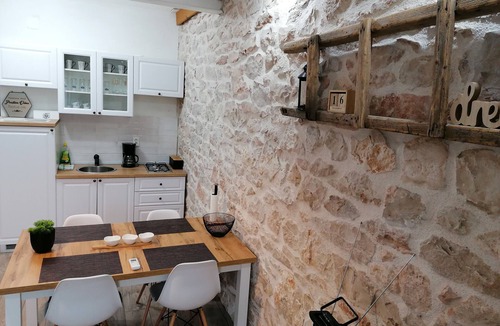 Drnis Apartment | Rustic apartment in rural village near Krka park