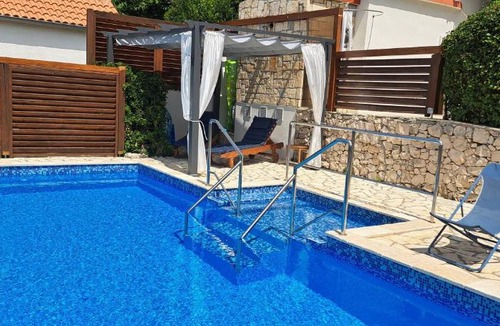 Razanac Apartment | Rustic Apartment Mariva