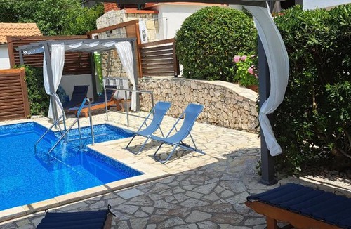 Razanac Apartment | Rustic Apartment Mariva