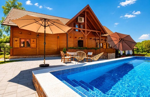 Kravarsko House | Rustic Cottage With Heated Pool, Velika Buna, Croatia