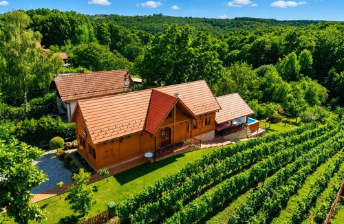 Kravarsko House | Rustic Cottage With Heated Pool, Velika Buna, Croatia