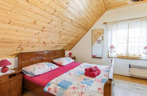 Kravarsko House | Rustic Cottage With Heated Pool - Happy Rentals