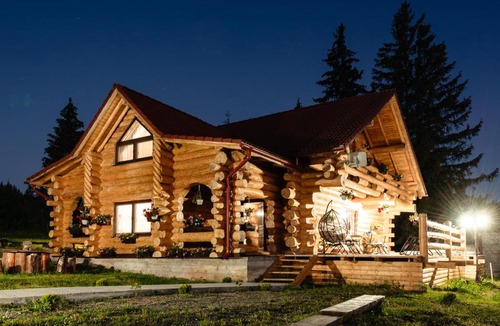 Calatele Ski Chalet | Rustic Home