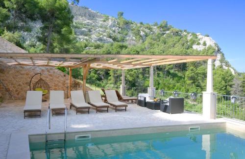 Hvar Villa | Rustic luxury Villa Fulmin