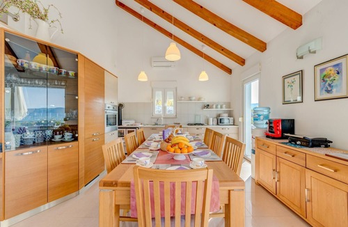 Lecevica Villa | Rustic Villa Florice with a pool, quite area, family
