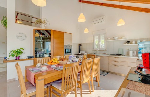 Lecevica Villa | Rustic Villa Florice with a pool, quite area, family