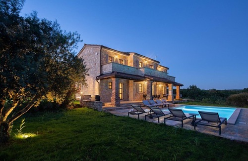 Sveti Lovrec Villa | Rustic Villa Rubus & Sylbum with 2 pools, family, bbq, pets