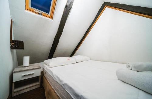 Breznica House | Rustica Verde