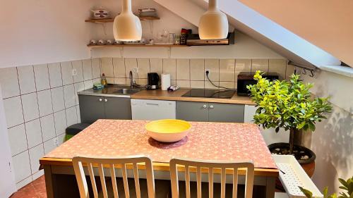 Samobor Apartment | Samobor Old Town Studio by the River
