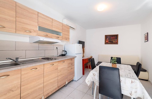 Zrce Apartment | Say close to Center and Beach 4
