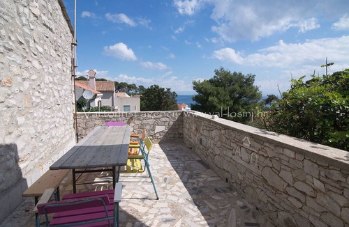 Veli Losinj Apartment | Schöne Wohnung in Veli Losinj by Interhome