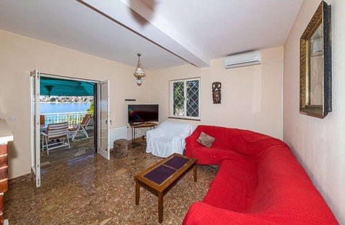 Businci House | Seafront Holiday Home