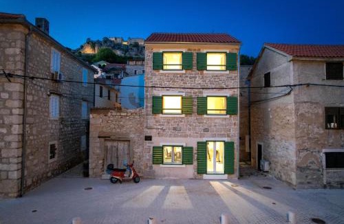 Novigrad Villa | Seafront Stone House Sajbel